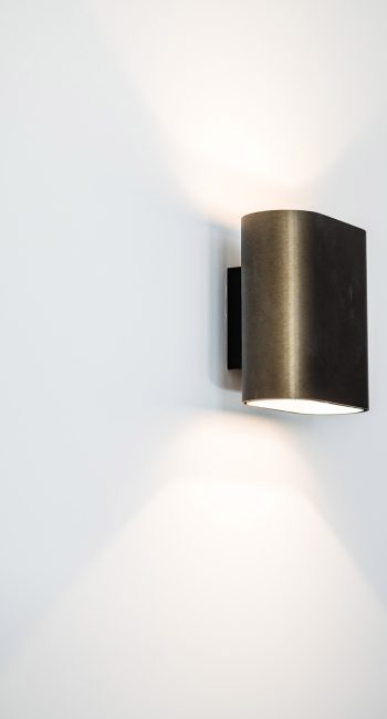 Applique murale en bronze. Idée pensée par le studio d'architecture d'intérieur Studio Naqaa.